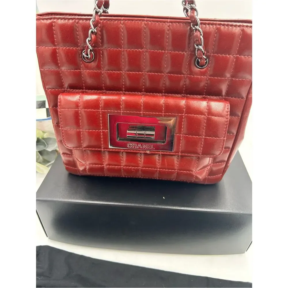 Women Chanel chocolate bar, Mademoiselle reissue square tote bag made in Italy